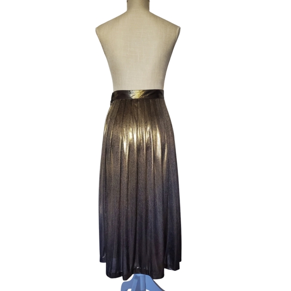 Diversity Petite Gold Metalik Pleated Midi Skirt, 6P size - Picture 5 of 13